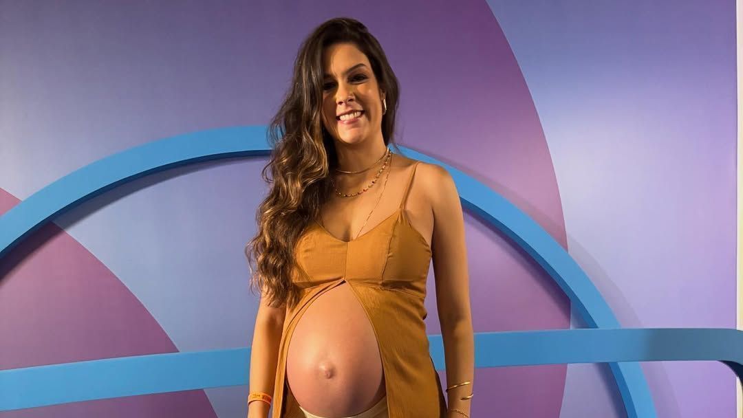 Dificuldades de se Vestir na Gravidez Mostradas por Renata Silveira: Assista ao Vídeo