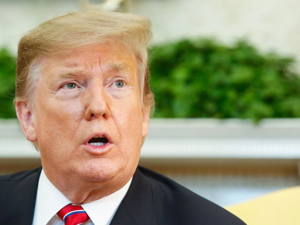 Trump Anuncia Ação Terrestre dos EUA Contra Cartéis na América do Sul sem Mencionar Venezuela