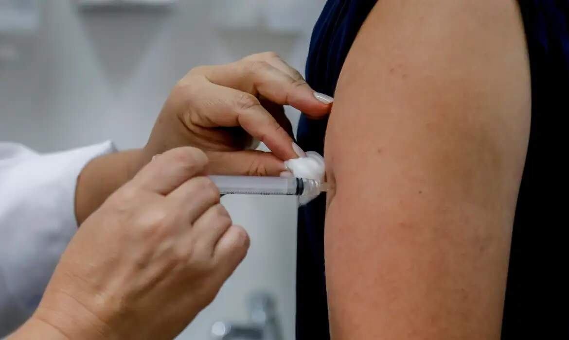 Campanha de Multivacinação: Unidades de Saúde em Porto Alegre Abertas neste Sábado