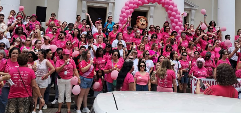 Caminhada do Outubro Rosa promovida por AMMA em Friburgo