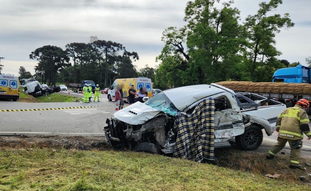 Acidente Fatal na Rodovia do Xisto: Colisão Frontal Entre Caminhonete e Caminhão Resulta em Mortes e Bebê Gravemente Ferido