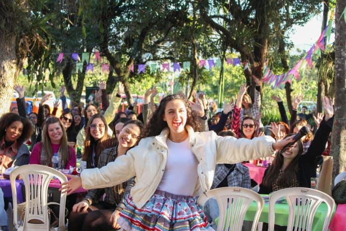 Halloween Exclusivo para Mulheres em Florianópolis: Evento de Liberdade e Conexão com 400 Participantes