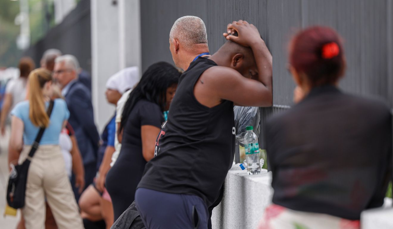 Moradora Relata Cena Inédita de Fila de Corpos no Brasil