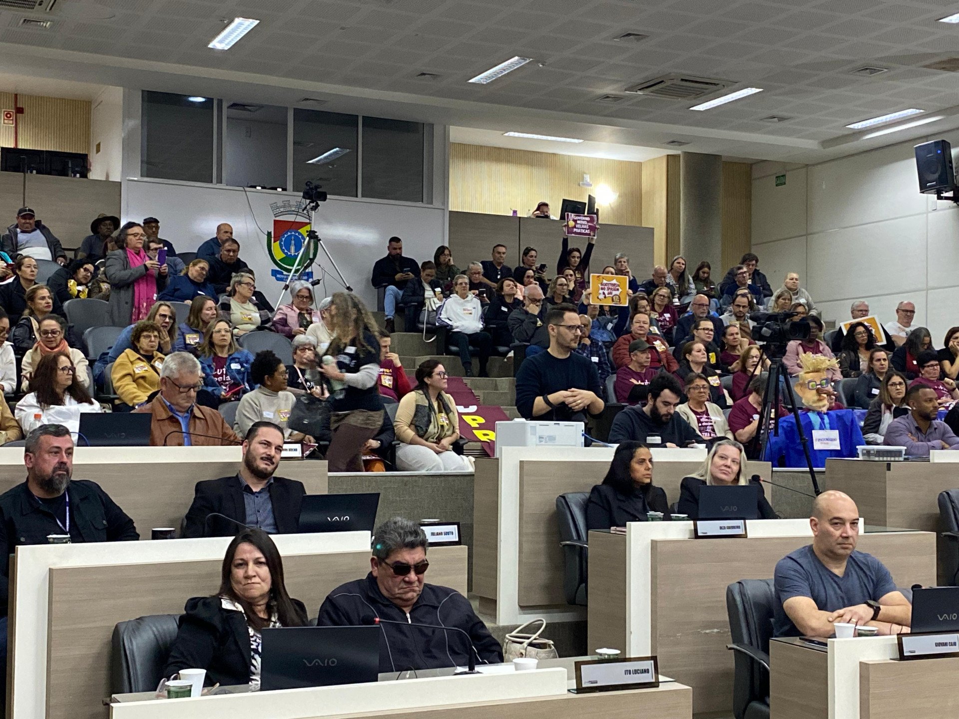 Aprovação da Reforma da Previdência na Câmara de Novo Hamburgo: Primeira Votação Realizada Amidst Tensão e Protestos