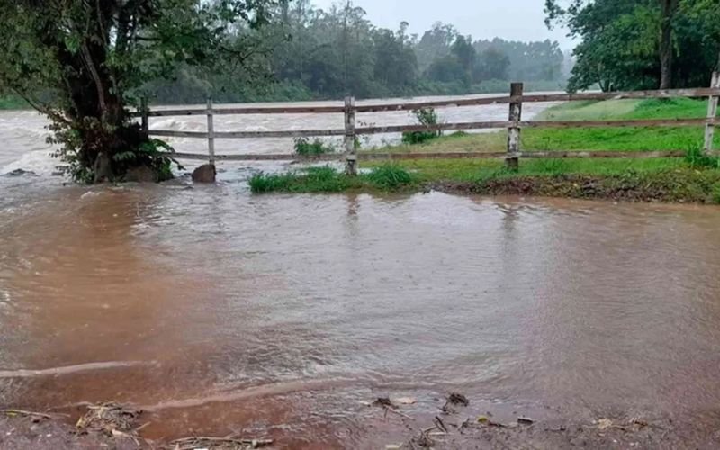 Chuva Intensa de 182mm Atinge Cidade do RS: Meteorologista Explica Causas de Altos Volumes