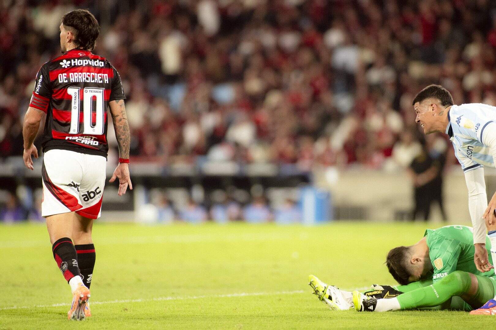Flamengo Vs Racing: Clube Brasileiro Avança para a Final da Libertadores após Superação de Expulsão