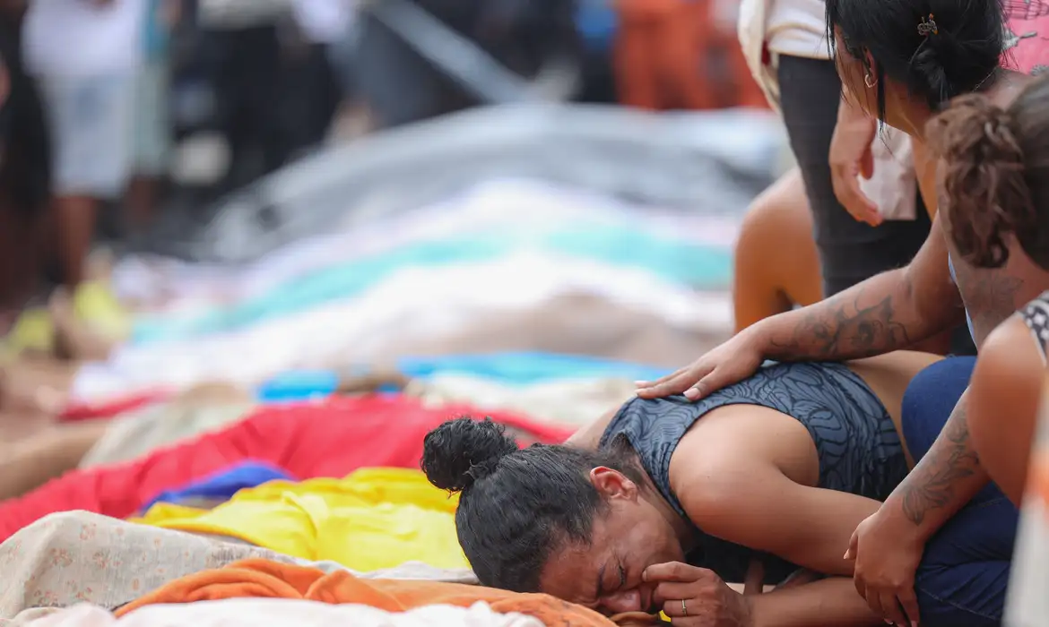 Denúncia Expõe Rotina Brutal do Comando Vermelho: Tortura, Fuzis e Execuções Filmadas no Rio de Janeiro