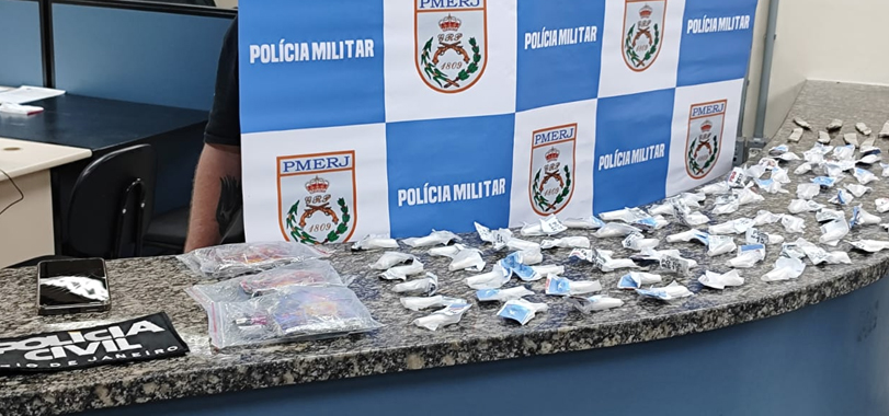 Apreensão de Drogas pela Polícia em Amparo, Campo do Coelho e Olaria, Friburgo