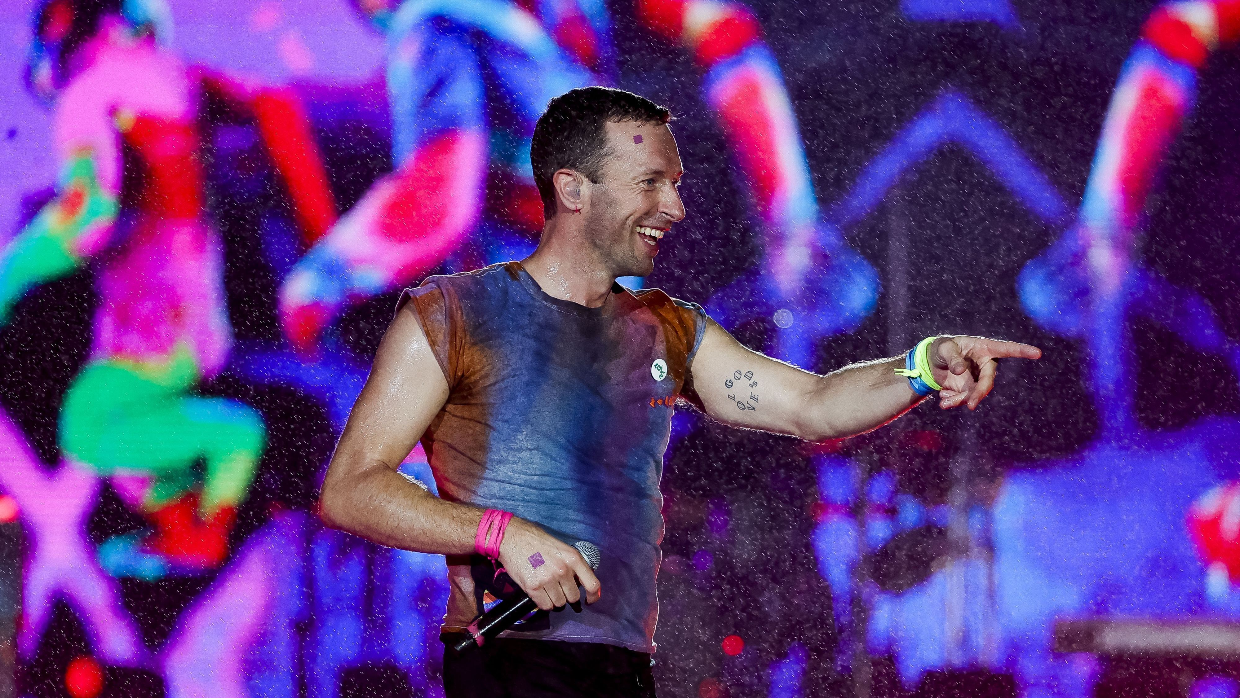 Chris Martin do Coldplay visto nas ruas de Belém