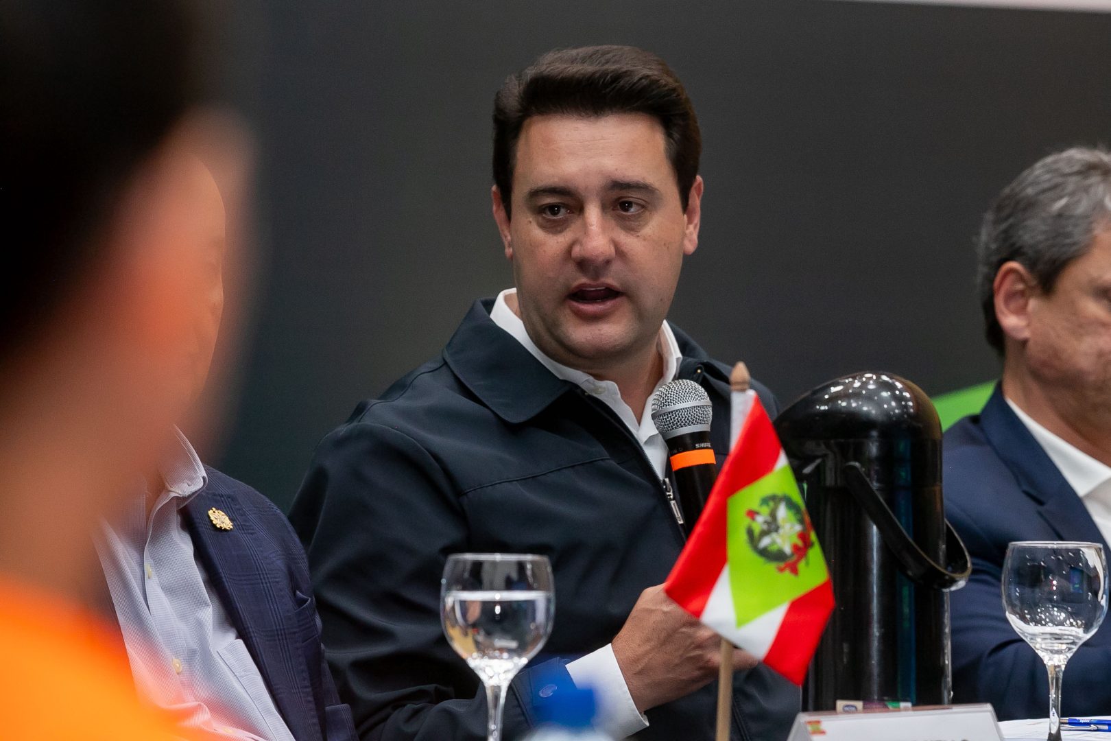 Adoção de cautela por Tarcísio e Ratinho em meio à crise no Rio amplia disputa pela direita em 2026