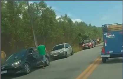 Capotamento de veículo em Atalaia deixa homem ferido